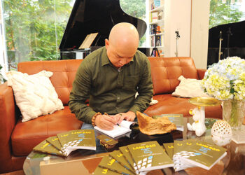 Doanh nhân viết sách: Không chỉ là “cho đi”