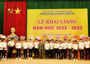 Toyota Việt Nam trao 200 suất học bổng hỗ trợ sinh viên