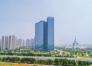 Bài học kinh nghiệm từ vấn đề của Hòa Bình Group – Kỳ 2: Không thể quản trị theo cách lái “Mẹc” chạy trên “đường làng”