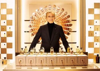 Ông chủ LVMH lần đầu tiên trở thành người giàu nhất thế giới