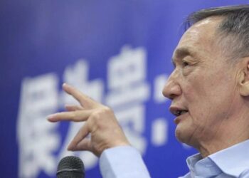 Trở thành tỷ phú, nhưng đi công tác vẫn bay hạng ghế phổ thông, mang nồi cơm điện để nấu cháo