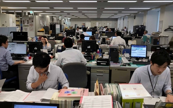 0110109 japan overwork desks 16678112951211873293595 1667897136746 1667897136881166005227 0 54 528 899 crop 1667897221206106917745