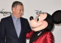 Disney gia hạn hợp đồng với CEO Bob Iger đến năm 2026
