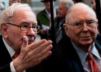 ‘Cánh tay phải’ giỏi không kém Warren Buffett, biến khoản đầu tư gần 90 triệu USD tăng hơn 4 lần sau gần 20 năm